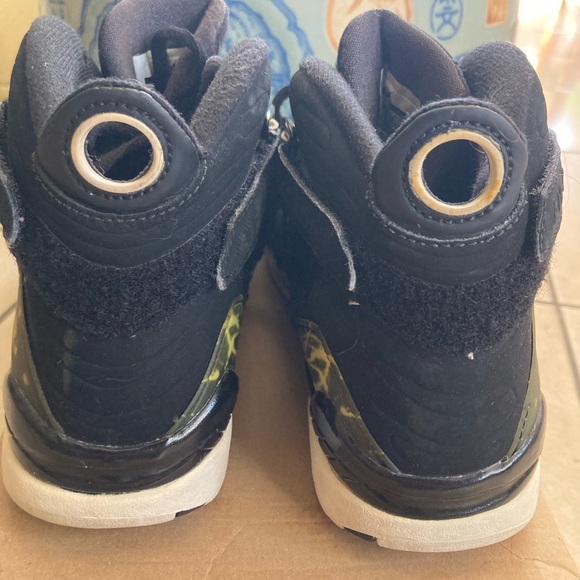 AIR JORDAN 8.0 (GS) 467808 001 - Picture 3 of 3